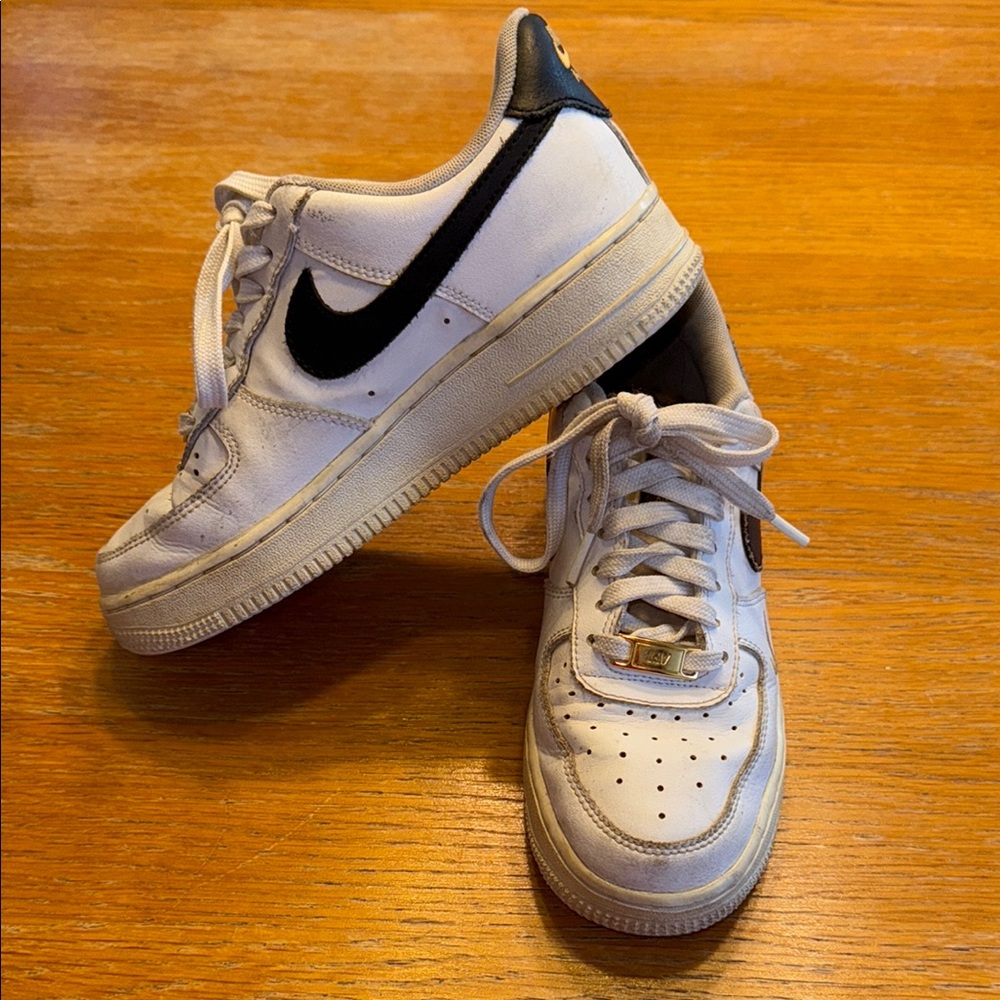 Nike White Sneakers Breathable Design Rubber Soles - Picture 3 of 5